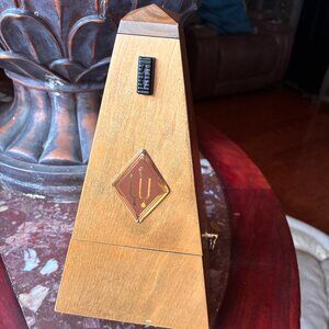 Wittner Wood Keywound Metronome High Gloss Walnut Finish